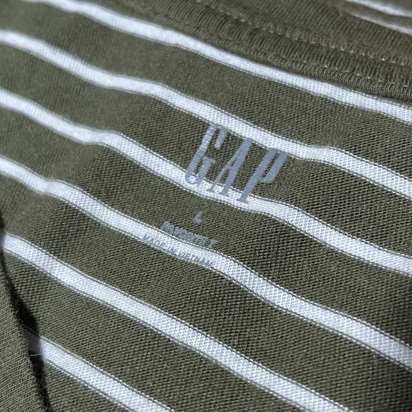 GAP Women’s olive & white striped v-neck tee - Picture 3 of 3
